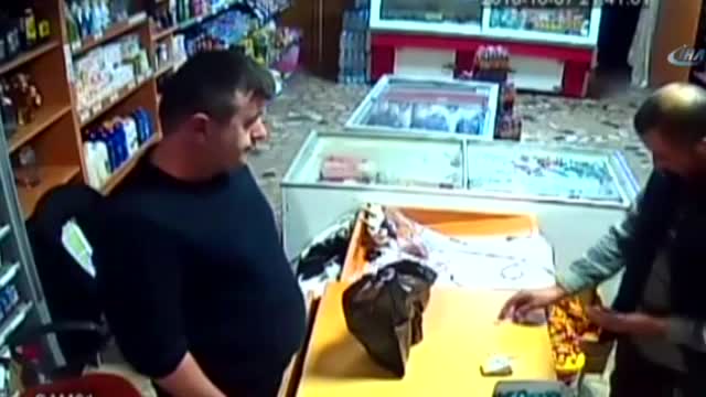 Önce alışverişe ardından soyguna geldi