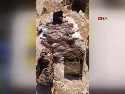 Şemdinli'deki operasyonlar sırasında kaçan PKK'lıların bıraktıkları YPG kimlikleri bulundu
