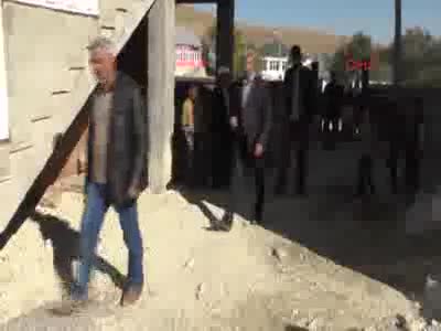 Cep telefonu ile konuşmak için minareye çıkıyorlar