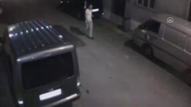 Bursa'da aracın 30 saniyede çalınması güvenlik kamerasında