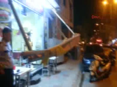 Sigara içmek için çıktığı balkondan düştü