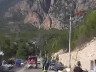 Kemer Karayolu üzerindeki balıkçı barınağı girişinde patlama meydana geldi - 2