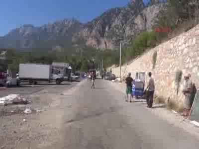 Kemer Karayolu üzerindeki balıkçı barınağı girişinde patlama meydana geldi - 3