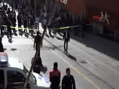 İstiklal Caddesi'ndeki çanta fünye ile patlatıldı