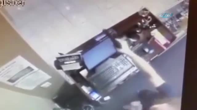 Silahlı soyguncu sert kayaya çarptı