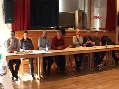 Mercedes'te çalışan Türk işçilere 'iş kanunu' semineri