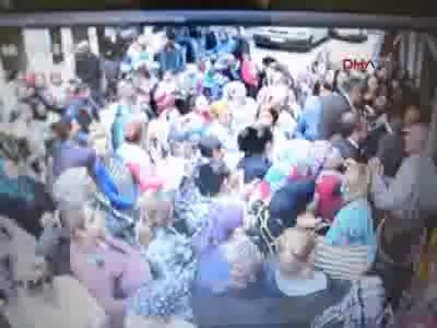 Mağaza açılışında izdiham
