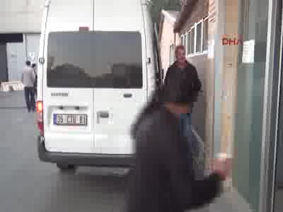 İzmir'de FETÖ operasyonu: 23 gözaltı
