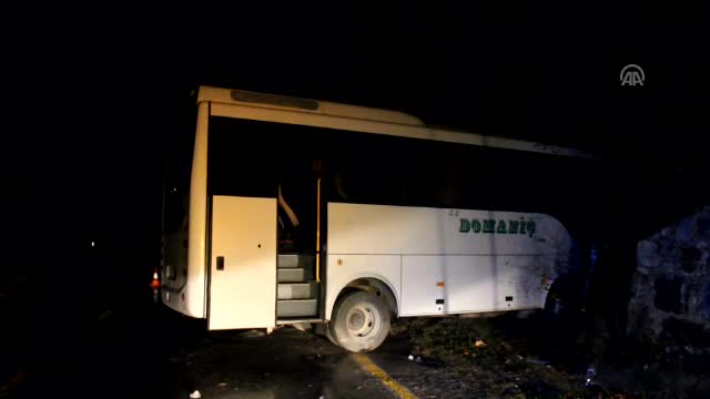 Bursa'da servis aracı duvara çarptı: 11 yaralı