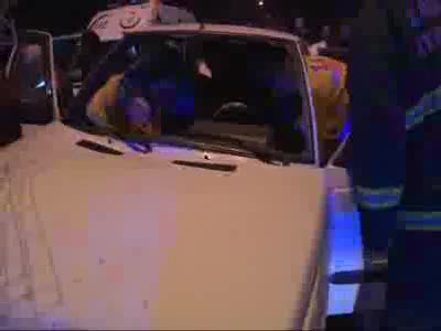 Karabük'te iki otomobilin çarptığı yaşlı kadın öldü 5 kişi yaralandı