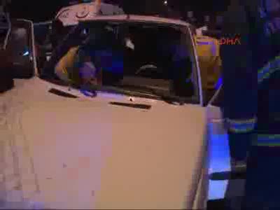 Karabük'te iki otomobilin çarptığı yaşlı kadın öldü 5 kişi yaralandı