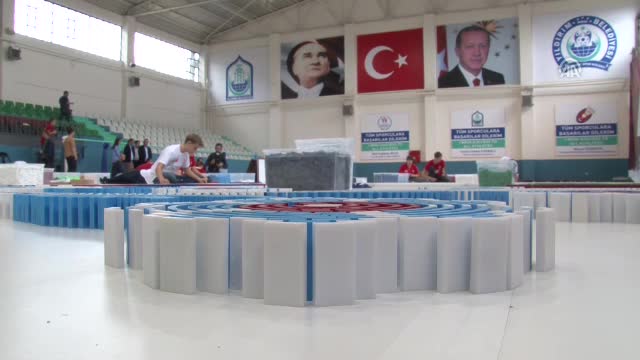Bursa'da 300 bin domino taşıyla rekor deneyecekler