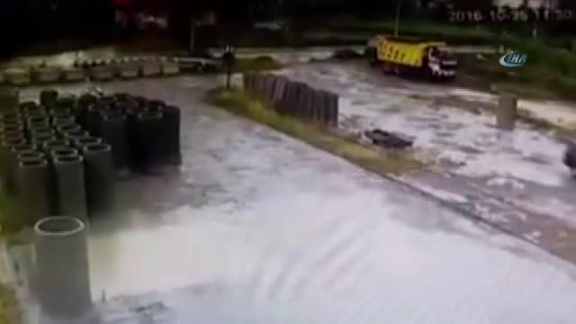 İlginç kaza kameraya yansıdı