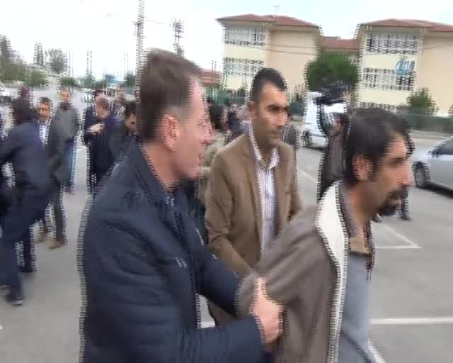 Bursa'da oturma eylemi yapan HDP'lilere polis böyle müdahale etti