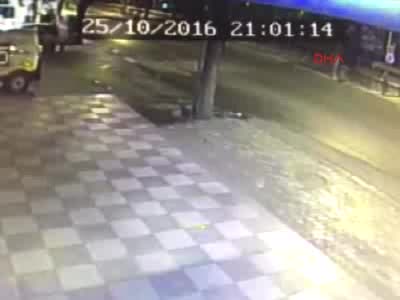 Trafik kazası güvenlik kameralarına yansıdı