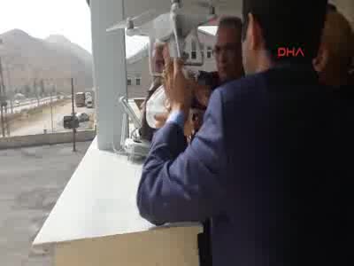 Nöbetteki köy korucularına 'drone' ile tatlı gönderildi