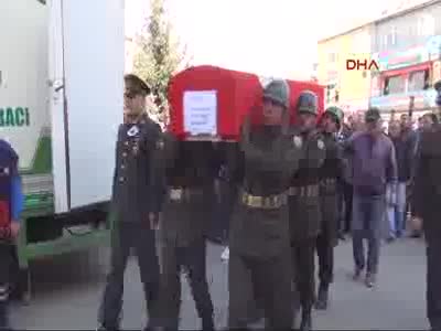 Şehit Lokman Dargın Kürtçe ağıtlarla uğurlandı