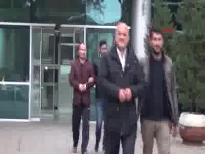 Bursa'da FETÖ'den tutuklanan 2 kişi, taksi ile cezaevine götürüldü