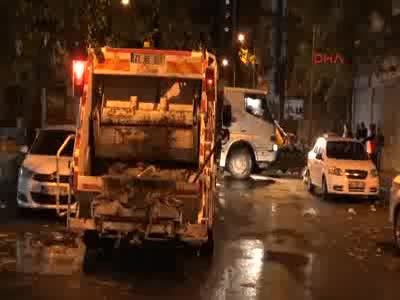 Yenişehir'in 5 gündür toplanmayan çöplerini Sur Belediyesi işçileri topladı