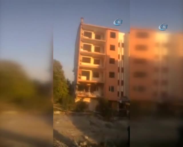 Bursa'da attığı taşla 5 katlı binayı böyle yıktı!