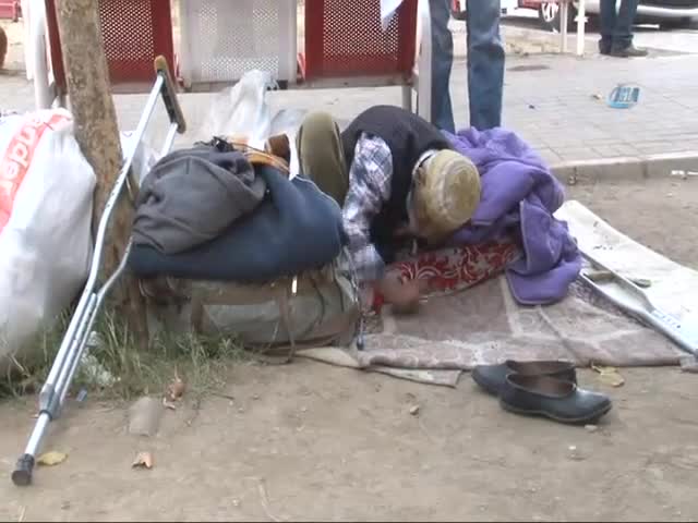 Parkta kalan yaşlı adamın hesabından servet çıktı