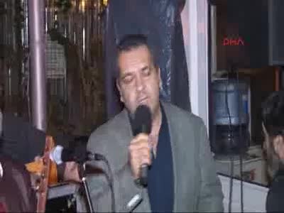 Cumhuriyet Gazetesi önünde mini konser