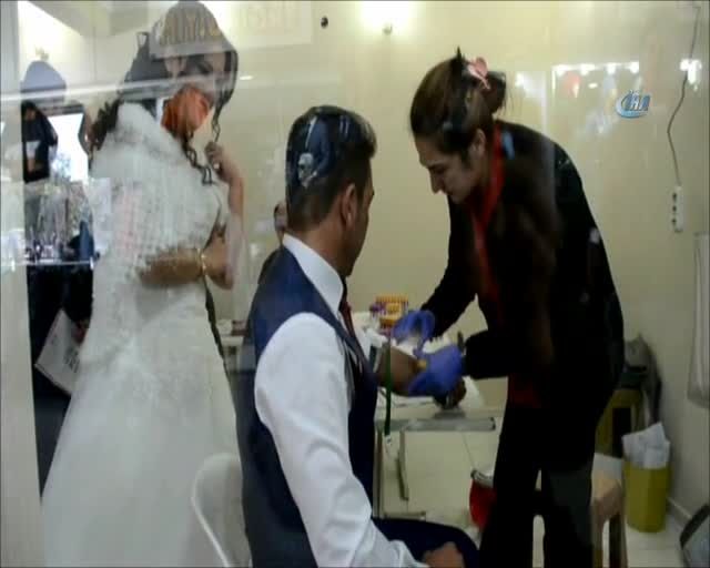 Bursa'da nikah masasından kalkıp kan vermeye koştular