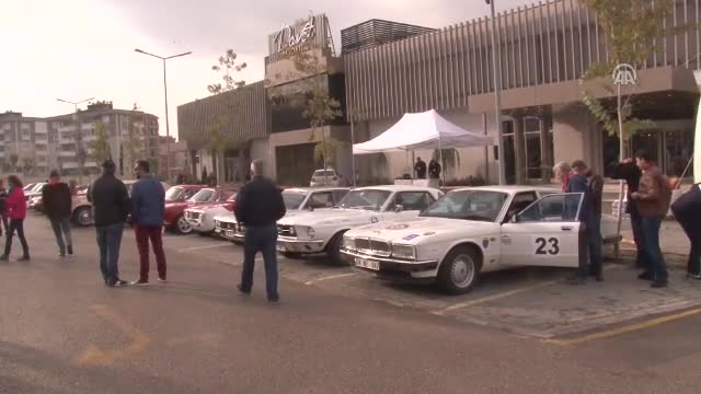 Bursa sokaklarında klasik otomobil turu