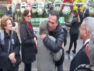 Duayen gazeteci Mete Akyol toprağa verildi
