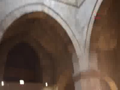 Tarihi Yakutiye Medresesi'nde ehram defilesi