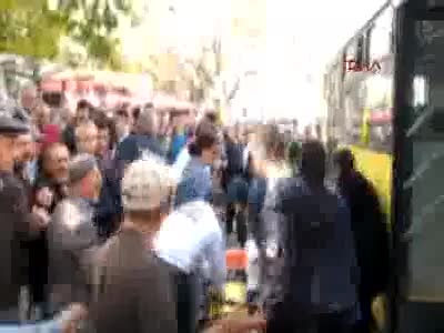 Bursa'da belediye otobüsü kadının ayağını ezdi