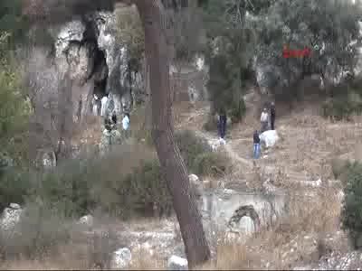 Ormanlık alanda bir bölümü yanmış ceset bulundu