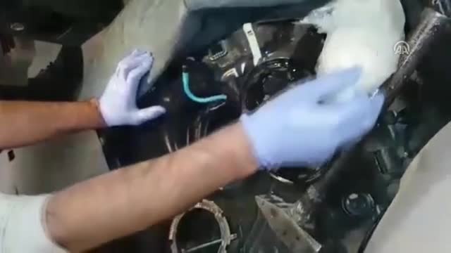 Bursa'da otomobilin yakıt deposunda 12 kilo esrar ele geçirildi