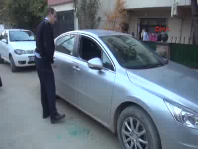 Otomobilde bıraktığı içinde 50 bin lira bulunan çantası çalındı