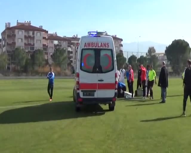 Bursaspor'da büyük şok, antrenman maçında ayağı kırıldı