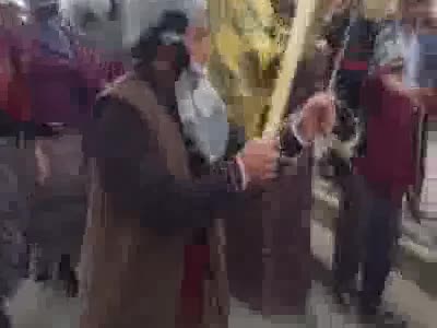 Gelini deve oynatarak evden çıkardılar