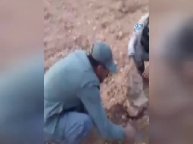 ÖSO Komutanı mayını elleriyle çıkarttı
