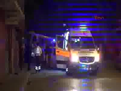 Servis minibüsü eve çarptı: 3 ölü, 8 yaralı