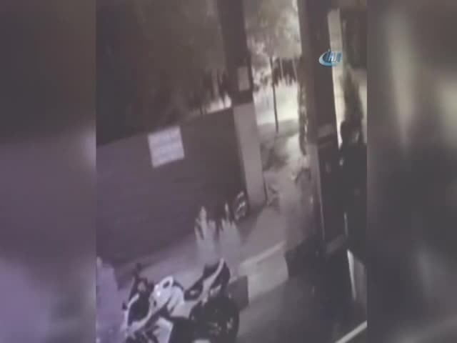 Motosiklet hırsızları kameraya yakalandı