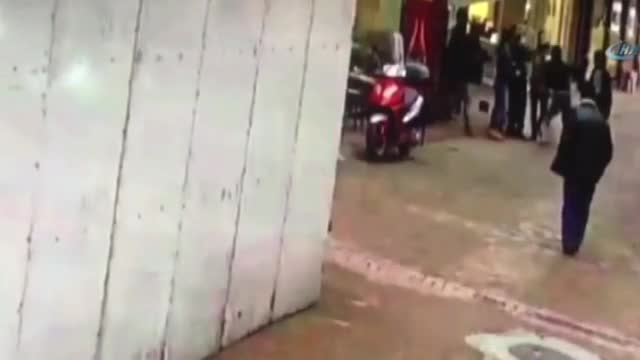 Sokak ortasında birbirlerine böyle girdiler