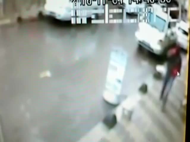 Esnaf, soygunculara çekiç ve sopayla karşı koydu
