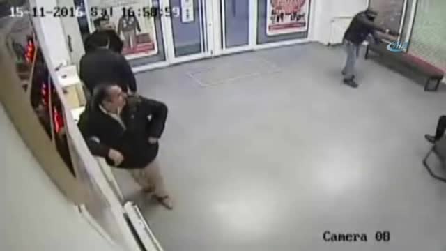 Silahlı banka soygunu kamerada!