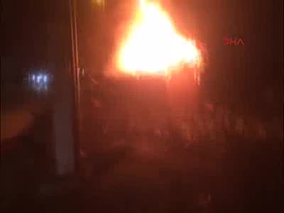 Bursa'da 3 ailenin yaşadığı ev alevlere teslim oldu