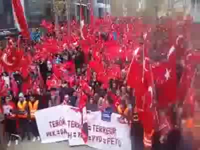 Brüksel'de Teröre Lanet, Demokrasiye Davet gösterisi
