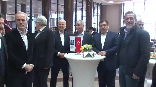 Bursa Valisi Küçük ve eski Bakan Ala 'Türk Kartalı'nı inceledi