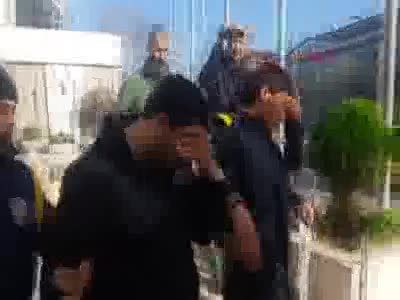 Bursa'da araçların camlarını kırıp yüklü miktarda hırsızlık yapan 2 Suriyeli hırsız yakayı ele verdi