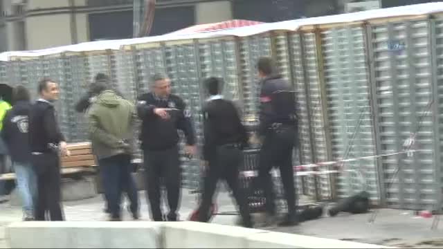 İstanbul Kadıköy'deki kazı çalışmasında top mermileri bulundu