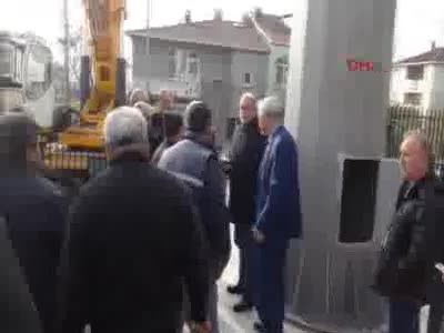 Şehidin adının verildiği parka Türk Bayrağı ile kamufle edilen baz istasyonuna tepki