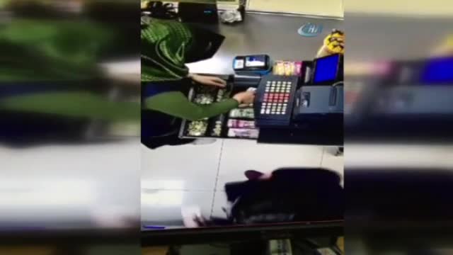 Tırnakçılık yöntemiyle 800 TL çaldılar