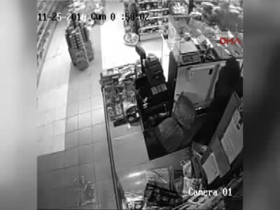 Marketten 76 bin liralık soygun kamerada - 2